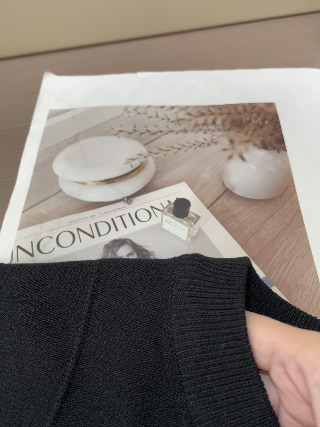 
TB 2025ss秋冬打底新品男士针织短袖衫！独家首发 采用纤维超细与高弹的伊力特纱线织造而成，质感与