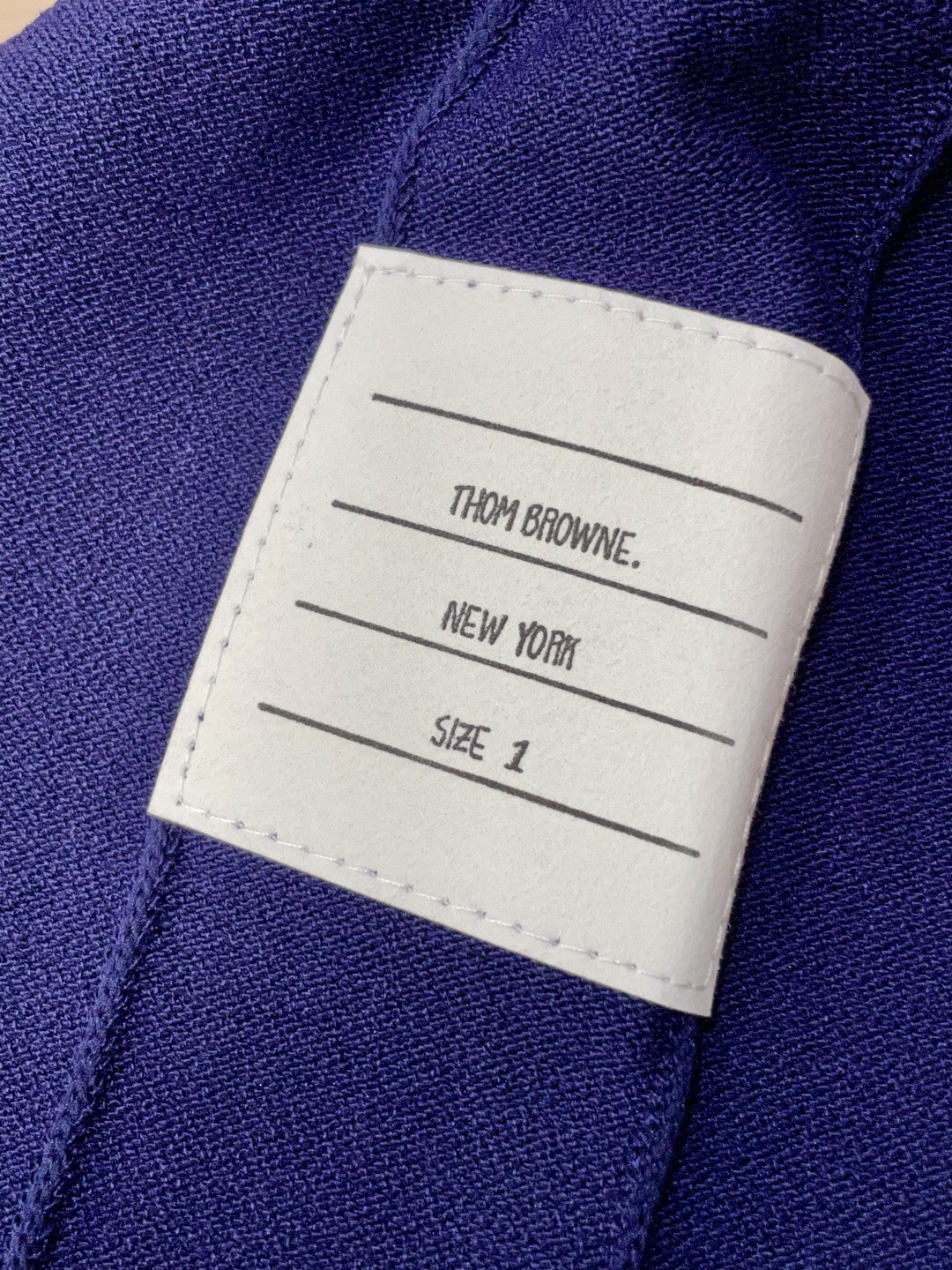 
TB 2025ss秋冬打底新品男士针织短袖衫！独家首发 采用纤维超细与高弹的伊力特纱线织造而成，质感与