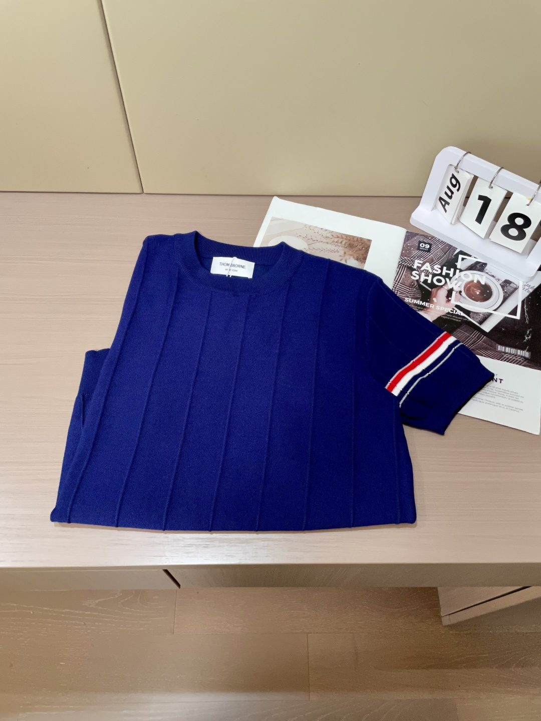 
TB 2025ss秋冬打底新品男士针织短袖衫！独家首发 采用纤维超细与高弹的伊力特纱线织造而成，质感与