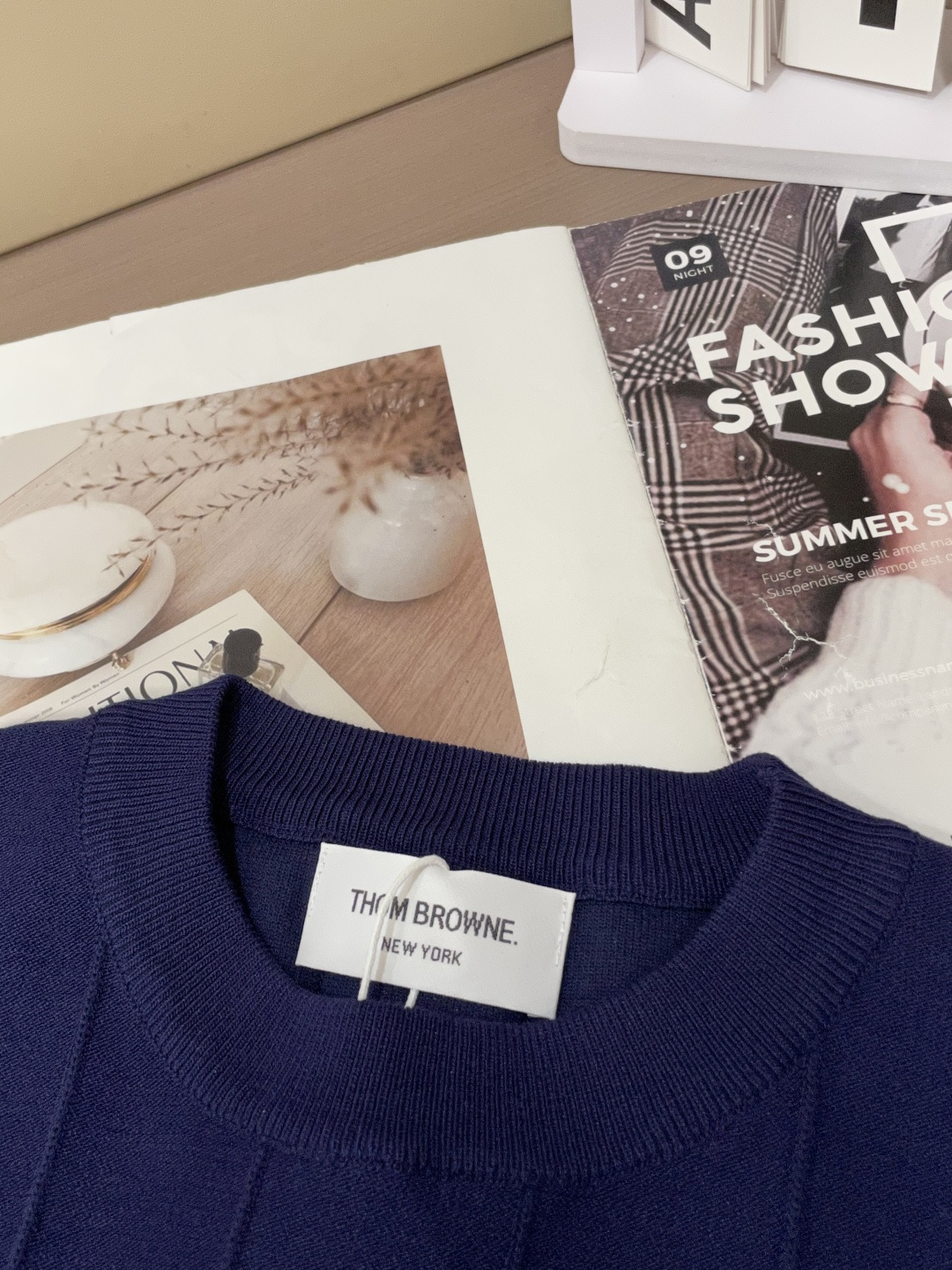 
TB 2025ss秋冬打底新品男士针织短袖衫！独家首发 采用纤维超细与高弹的伊力特纱线织造而成，质感与