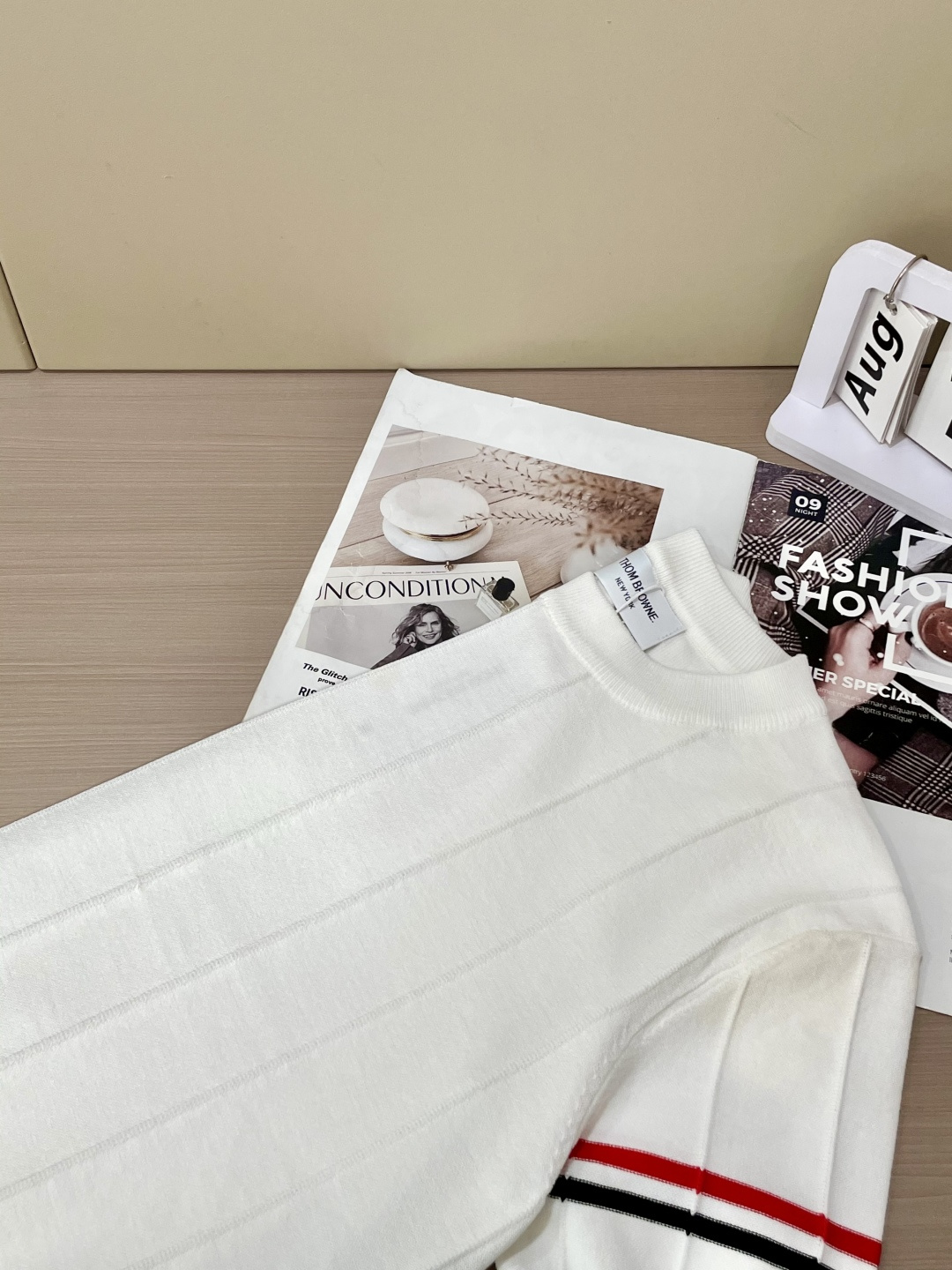 
TB 2025ss秋冬打底新品男士针织短袖衫！独家首发 采用纤维超细与高弹的伊力特纱线织造而成，质感与