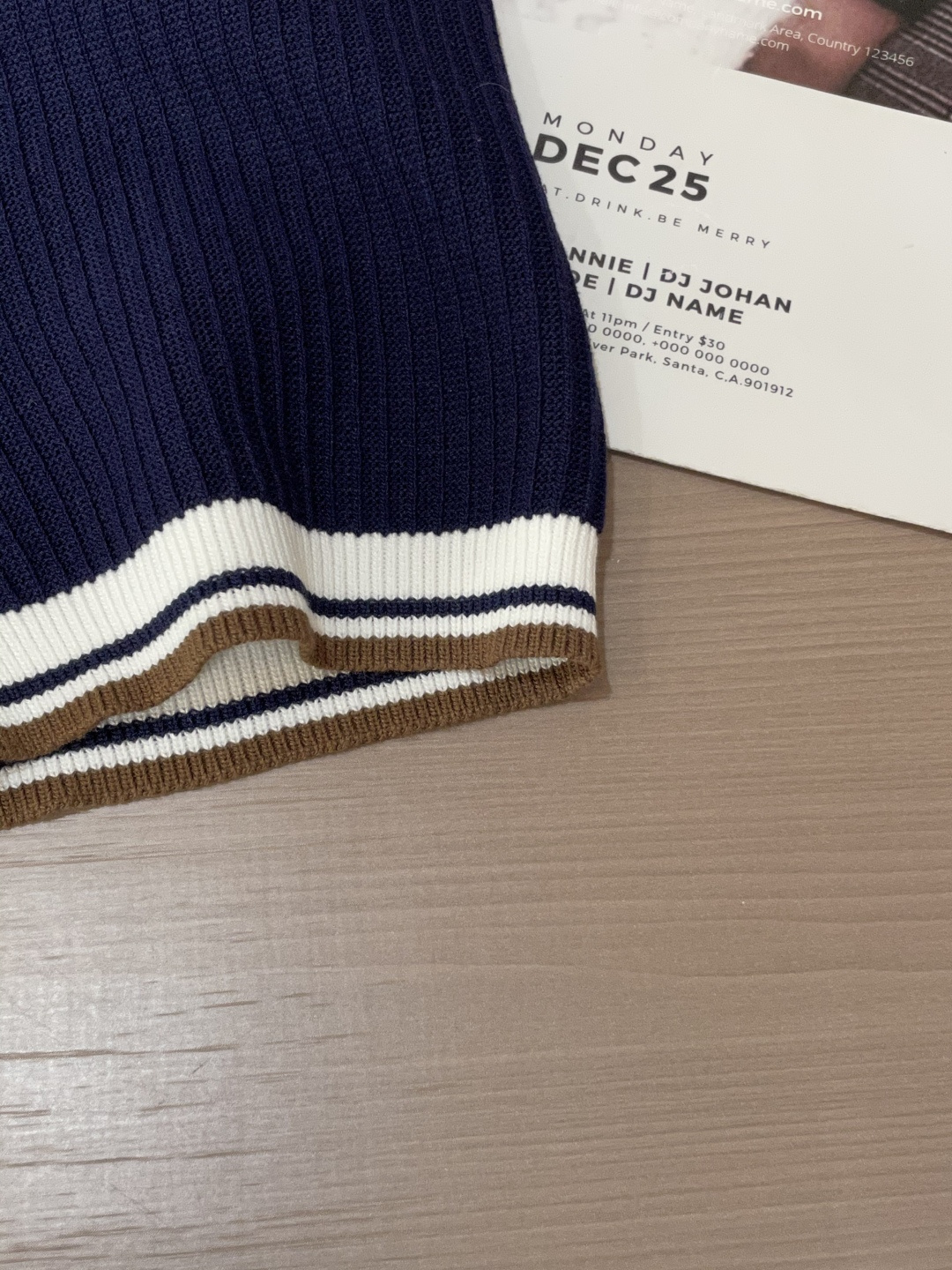 
Lv 2025ss秋冬打底新品男士针织短袖衫！独家首发 采用纤维超细与高弹的伊力特纱线织造而成，质感与