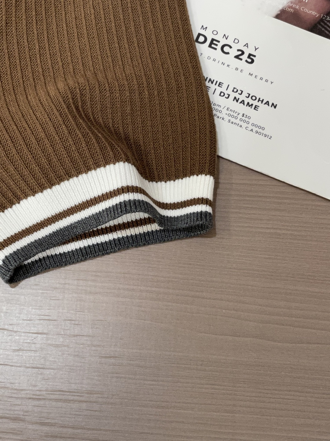 
Lv 2025ss秋冬打底新品男士针织短袖衫！独家首发 采用纤维超细与高弹的伊力特纱线织造而成，质感与