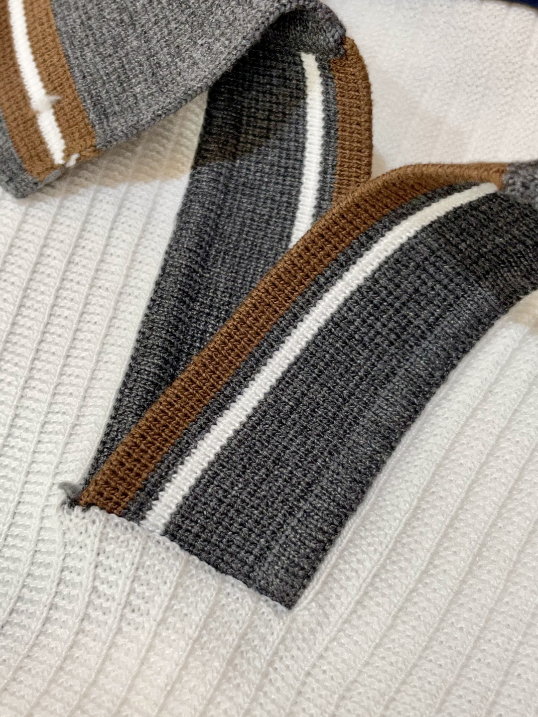 
Lv 2025ss秋冬打底新品男士针织短袖衫！独家首发 采用纤维超细与高弹的伊力特纱线织造而成，质感与