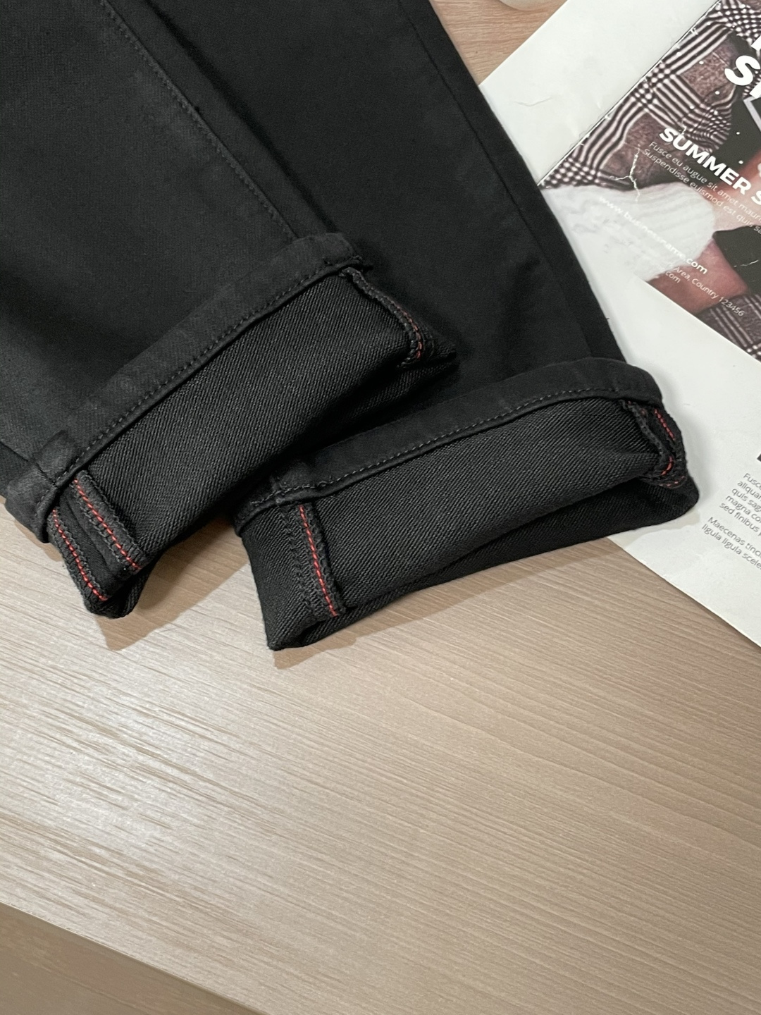 
Dior
专柜最新同款牛仔裤 面料版型做工绝绝子
好穿不挑身材在搭配上没有太多的限制 随意简洁的衬托其