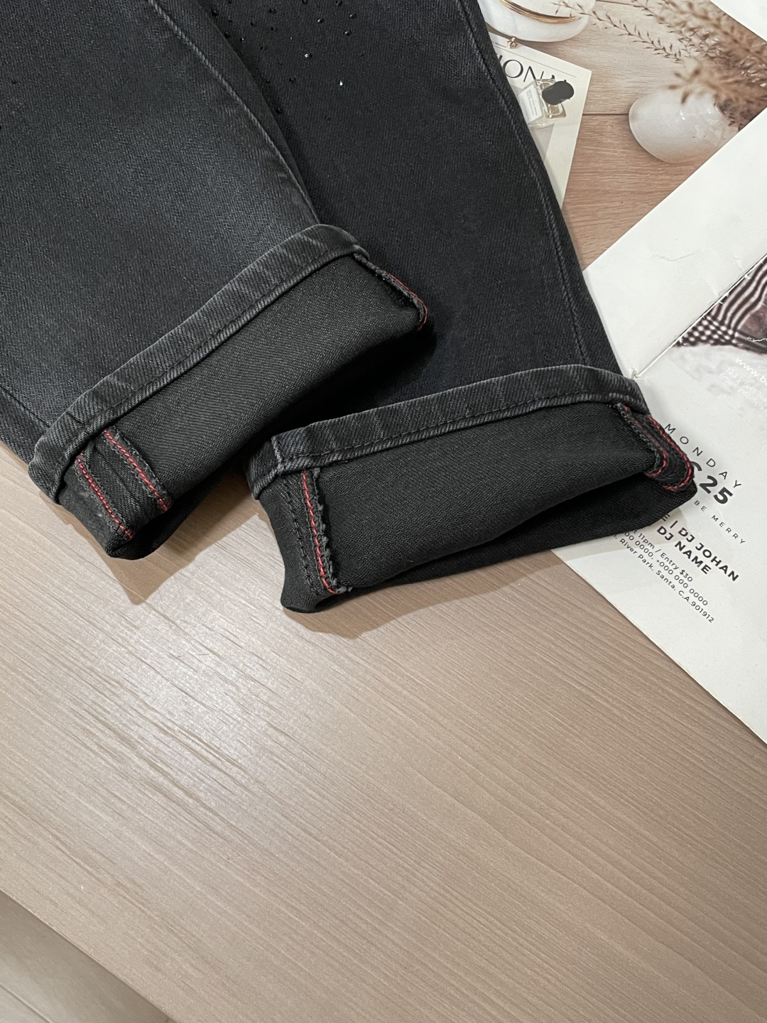 
拉夫劳伦
专柜最新同款牛仔裤 面料版型做工绝绝子
好穿不挑身材在搭配上没有太多的限制 随意简洁的衬托其