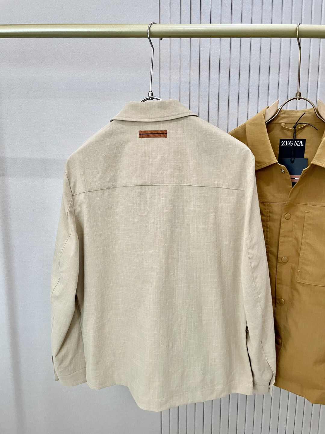 
Zegn* 2025秋冬新款 最新款时尚设计师款  麻料夹克外套.处处细节显工艺足够的高级   结构性