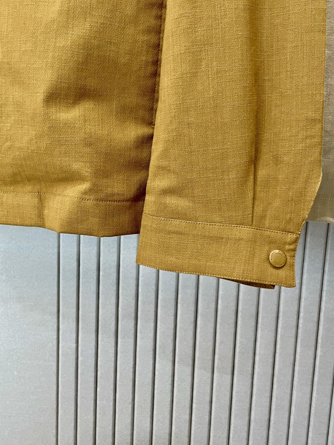 
Zegn* 2025秋冬新款 最新款时尚设计师款  麻料夹克外套.处处细节显工艺足够的高级   结构性