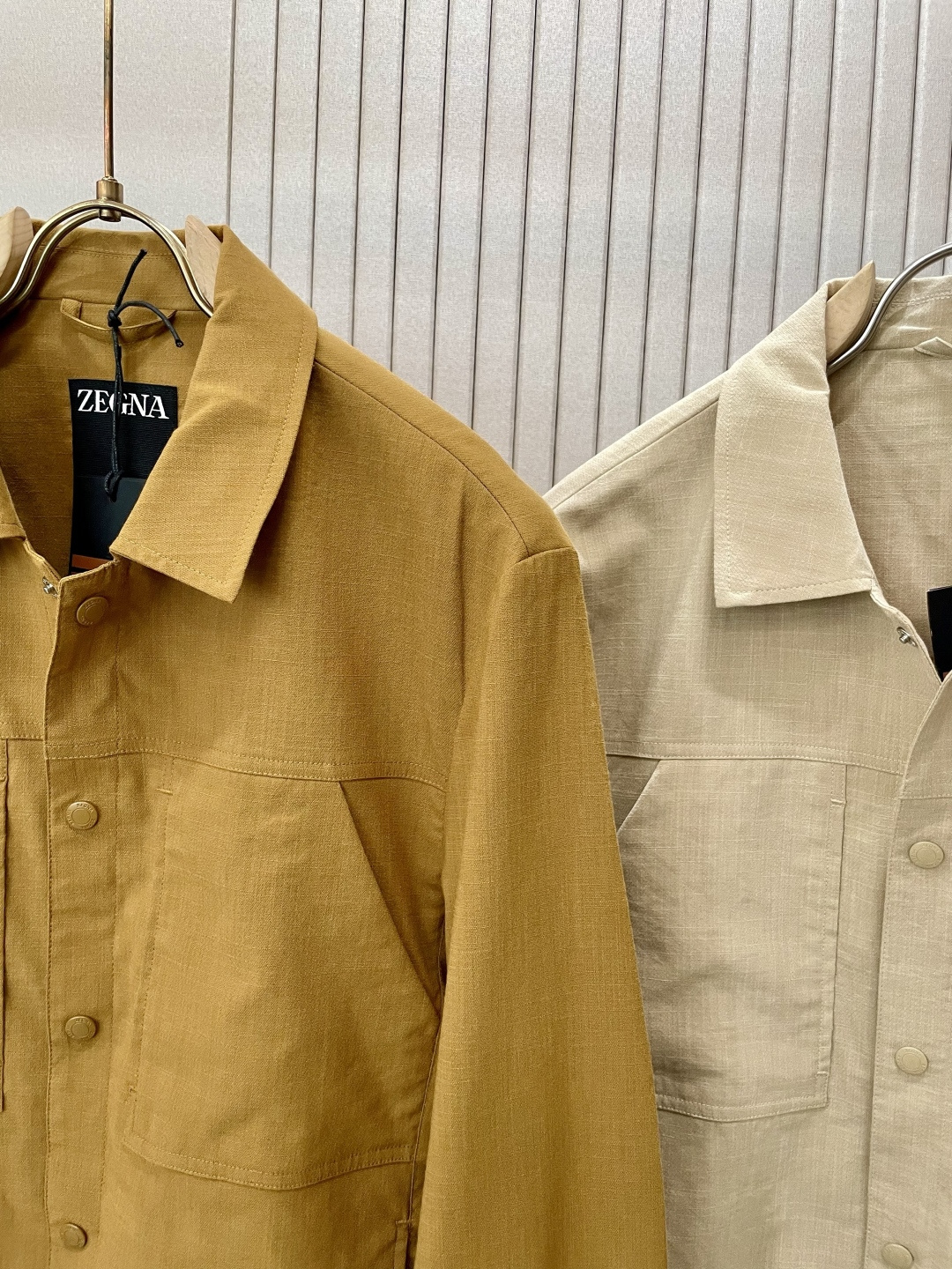 
Zegn* 2025秋冬新款 最新款时尚设计师款  麻料夹克外套.处处细节显工艺足够的高级   结构性