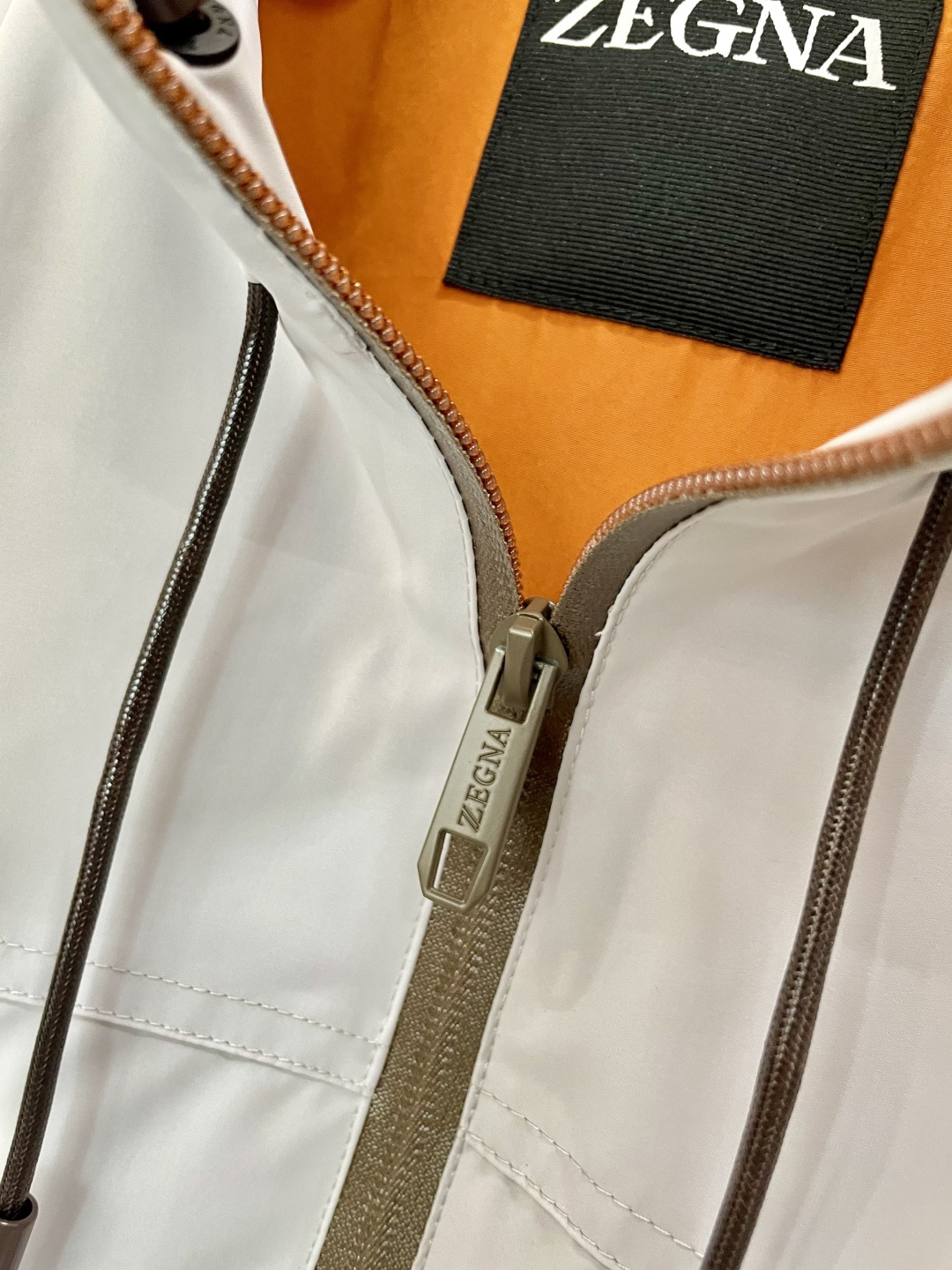 
Zegn* 2025秋冬新款 最新款时尚设计师款  夹克外套.处处细节显工艺足够的高级   结构性剪裁