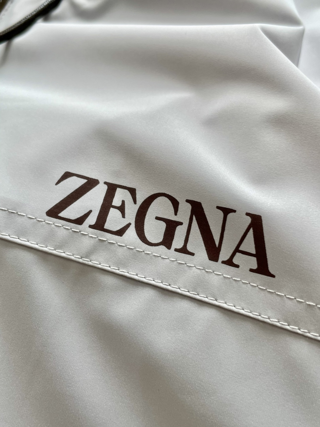 
Zegn* 2025秋冬新款 最新款时尚设计师款  夹克外套.处处细节显工艺足够的高级   结构性剪裁