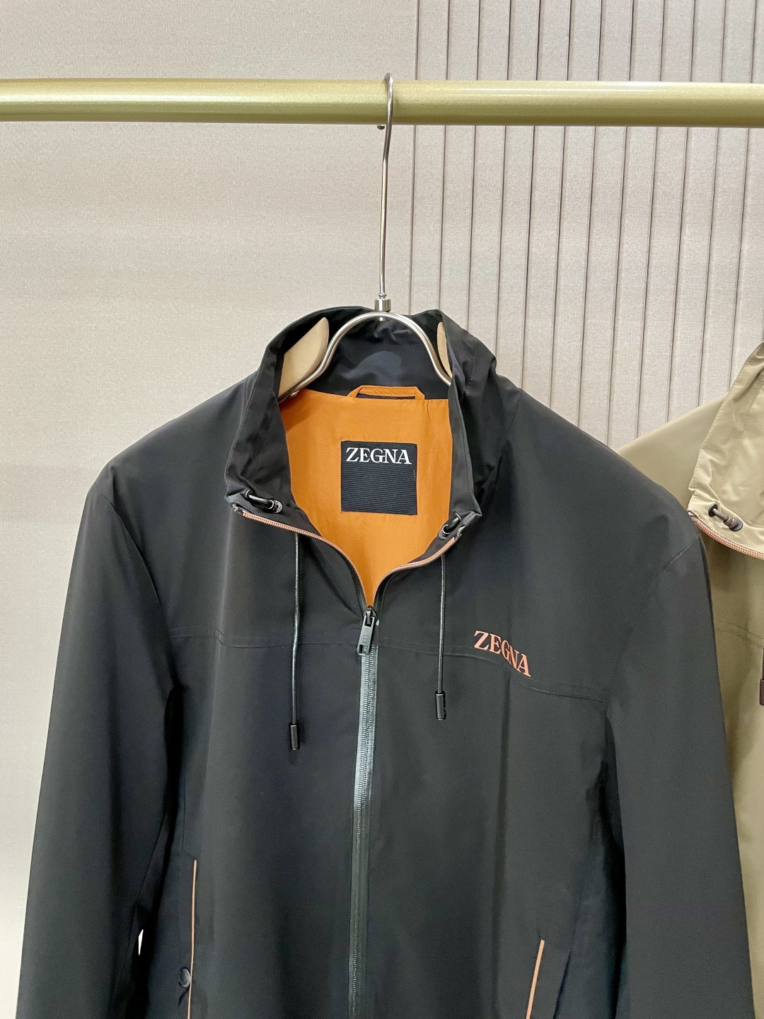 
Zegn* 2025秋冬新款 最新款时尚设计师款  夹克外套.处处细节显工艺足够的高级   结构性剪裁