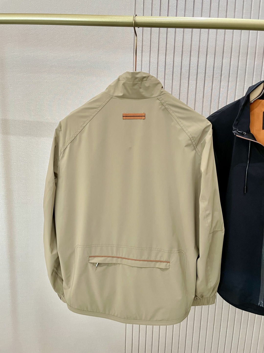 
Zegn* 2025秋冬新款 最新款时尚设计师款  夹克外套.处处细节显工艺足够的高级   结构性剪裁