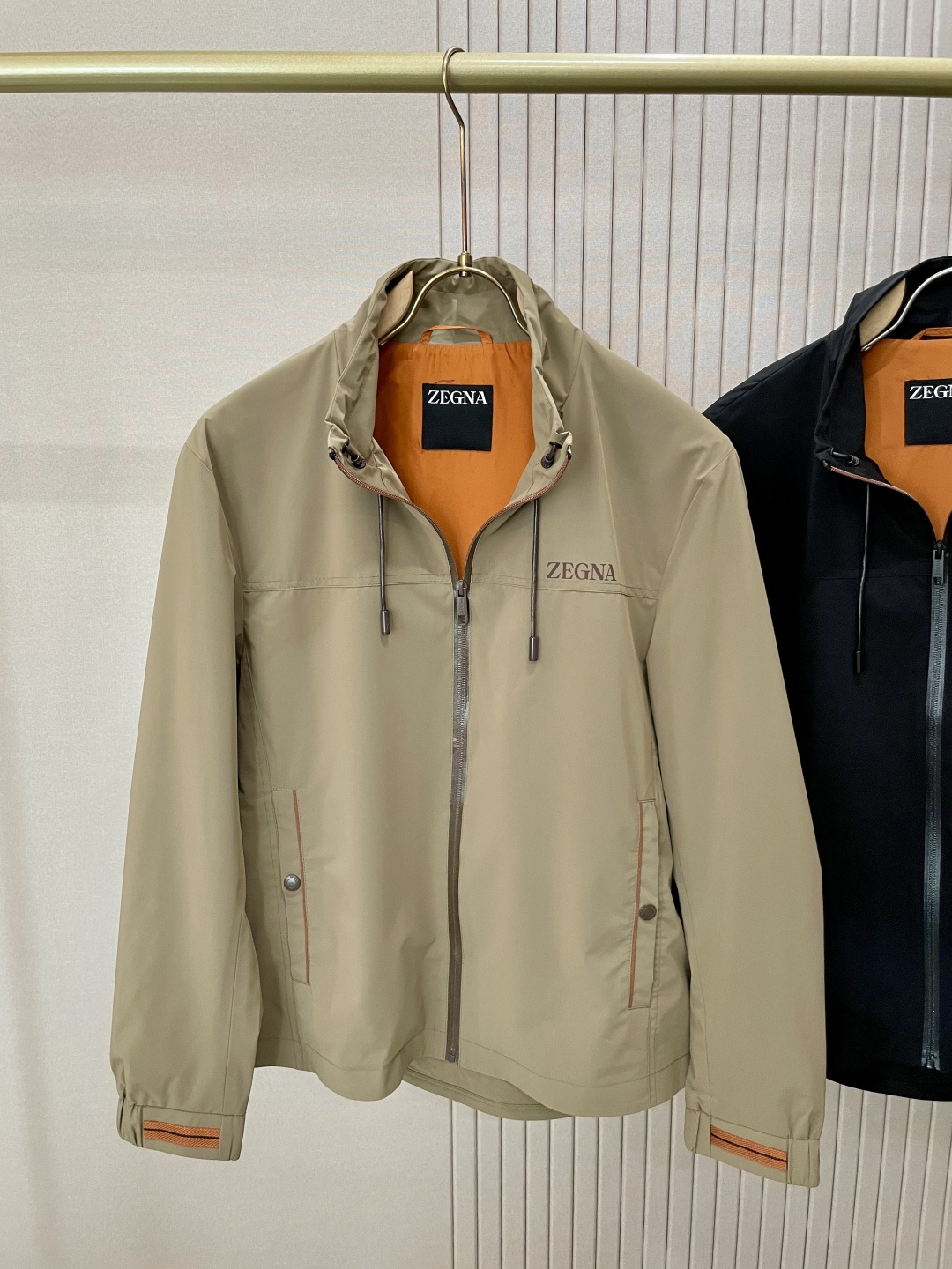 
Zegn* 2025秋冬新款 最新款时尚设计师款  夹克外套.处处细节显工艺足够的高级   结构性剪裁