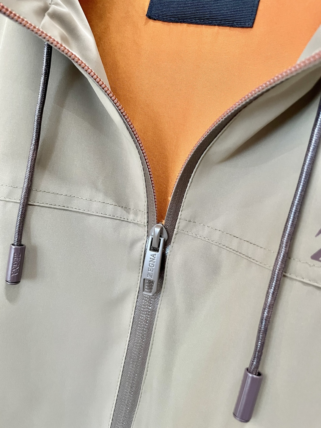 
Zegn* 2025秋冬新款 最新款时尚设计师款  夹克外套.处处细节显工艺足够的高级   结构性剪裁