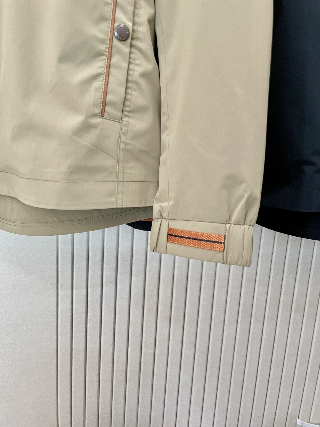 
Zegn* 2025秋冬新款 最新款时尚设计师款  夹克外套.处处细节显工艺足够的高级   结构性剪裁