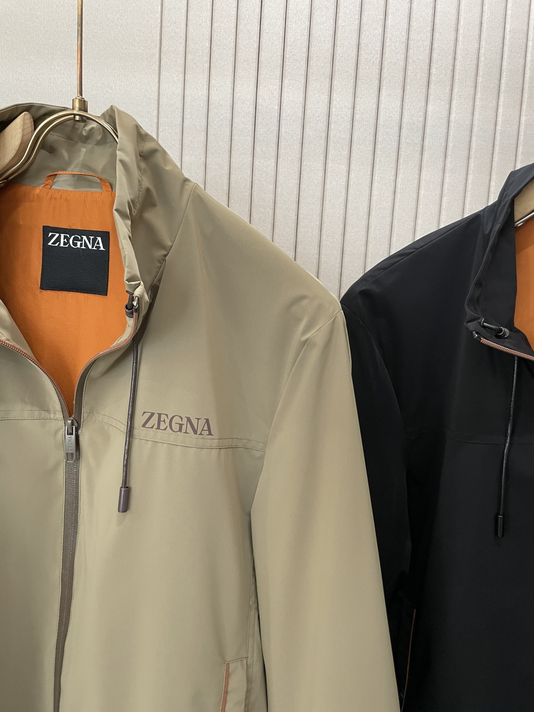
Zegn* 2025秋冬新款 最新款时尚设计师款  夹克外套.处处细节显工艺足够的高级   结构性剪裁