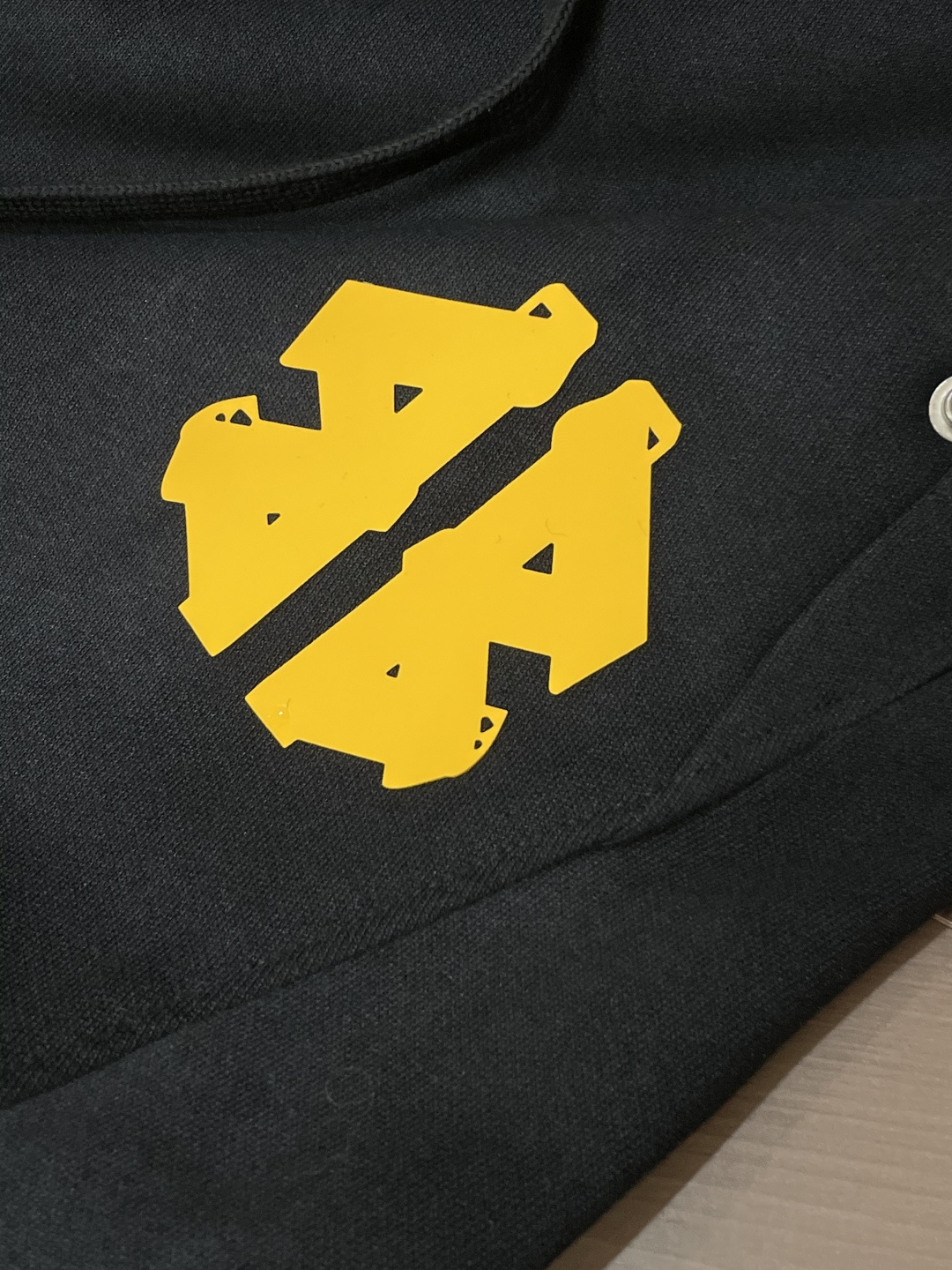 
巴黎世家  2025秋冬最新休闲裤 潮人必备 版型超赞，能很好的修复各种腿型，非常个性！柔软排汗，舒适