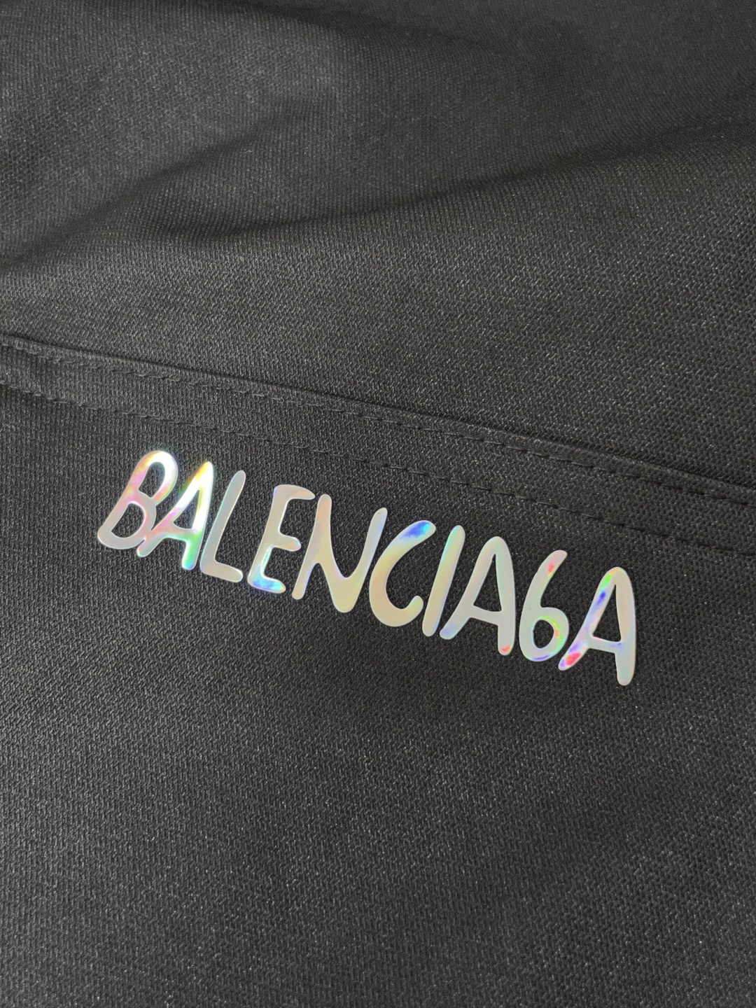 
巴黎世家  2025秋冬最新休闲裤 潮人必备 版型超赞，能很好的修复各种腿型，非常个性！柔软排汗，舒适