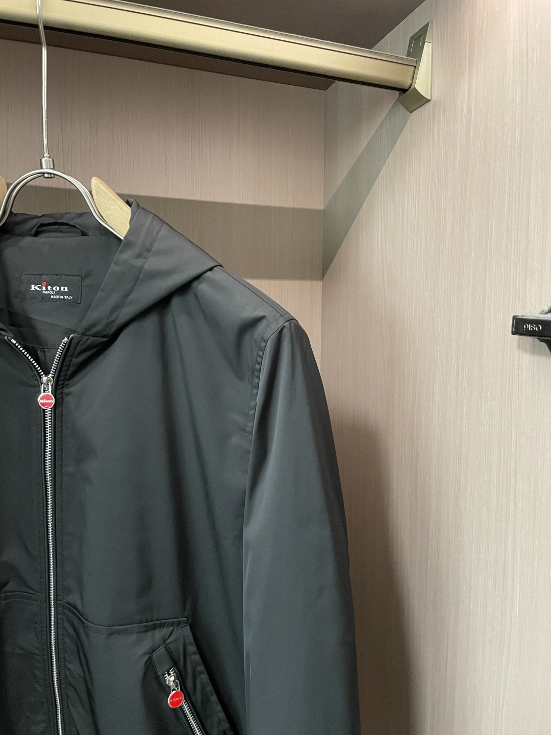 Kiton 2025秋冬休闲夹克外套，最新时尚休闲拉链夹克，时尚夹克外套!贸易公司渠道稀出，同步官网发售