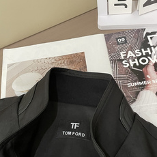TF 早秋新款 商务通勤 老钱风 经典款立领夹克外套 喜欢他家必备的款式之一 商务通勤 都能很好搭配 TF 早秋新款 商务通勤 老钱风 经典款立领夹克外套 喜欢他家必备的款式之一 商务通勤 都能很好搭配