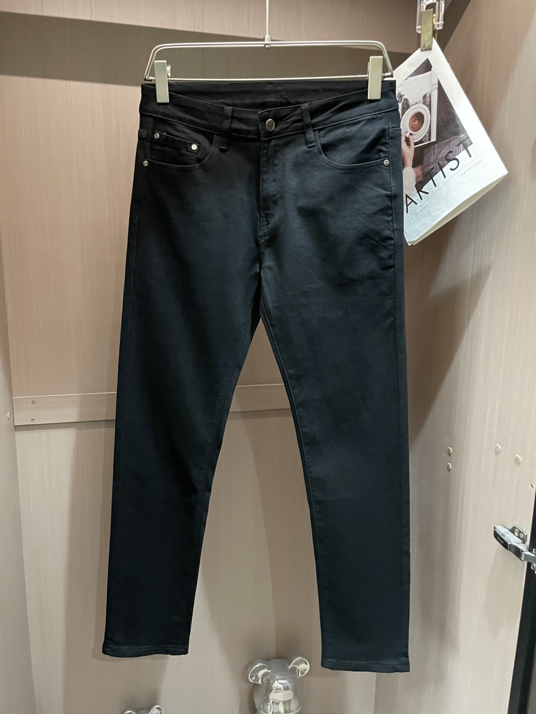 NO:522169,LP counter has the latest same style of jeans. The fabric style is excellent. It is easy to wear and not pick on the figure. There are no restrictions on matching. It can be simple to set off other items to show your style and posture~ A full set of original hardware accessories, top-level creation. It can be matched with any style of items, matched with various T-shirts/shirts, knitted jackets. You don’t have to worry about matching when going out on a daily basis. Size 29-40,,loro piano,jeans,jackets & coats,shirts,tees,t-shirt,alexander wang19860909LP 专柜最新同款牛仔裤 面料版型做工绝绝子 好穿不挑身材在搭配上没有太多的限制 随意简洁的衬托其他单品,来展现自己的风格姿态～ 全套原版五金辅料,顶级打造 可以百搭任何风格的单品,搭配各种T恤／衬衫,针织外套都可,日常外出不必再为搭配而烦恼了 尺码 29-40,,loro piana,jeans,jackets & coats,shirts,tees，t-shirt,alexander wang,Men's clothing