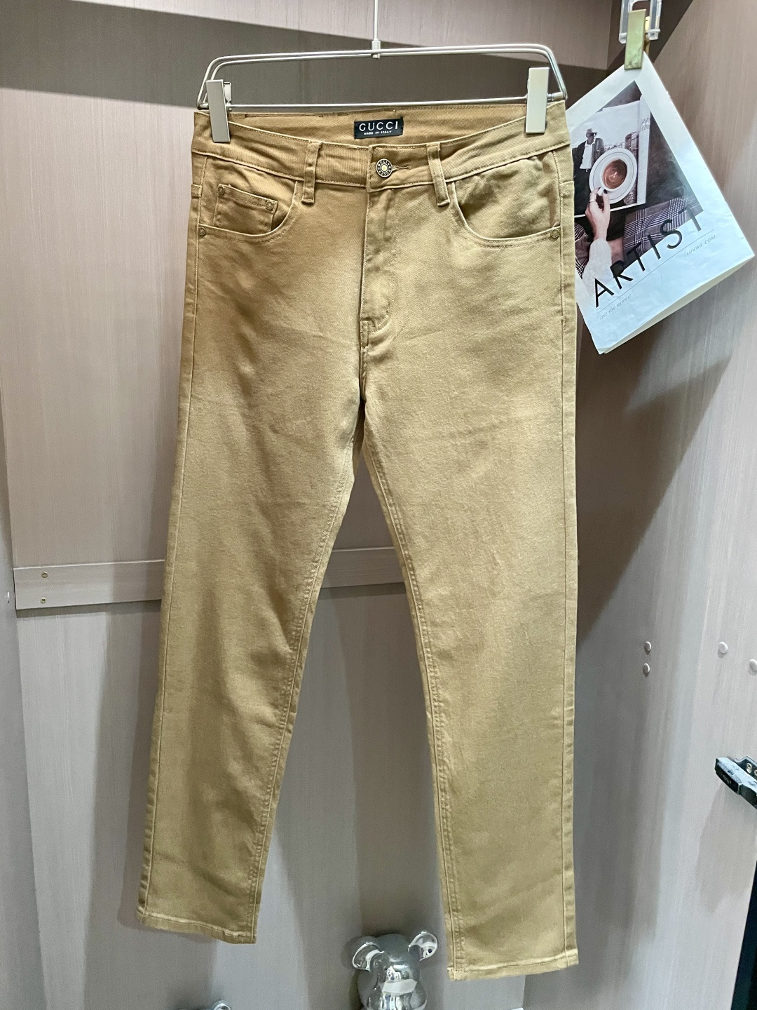 Gucc专柜最新同款牛仔裤 面料版型做工绝绝子好穿不挑身材在搭配上没有太多的限制 随意简洁的衬托其他单品