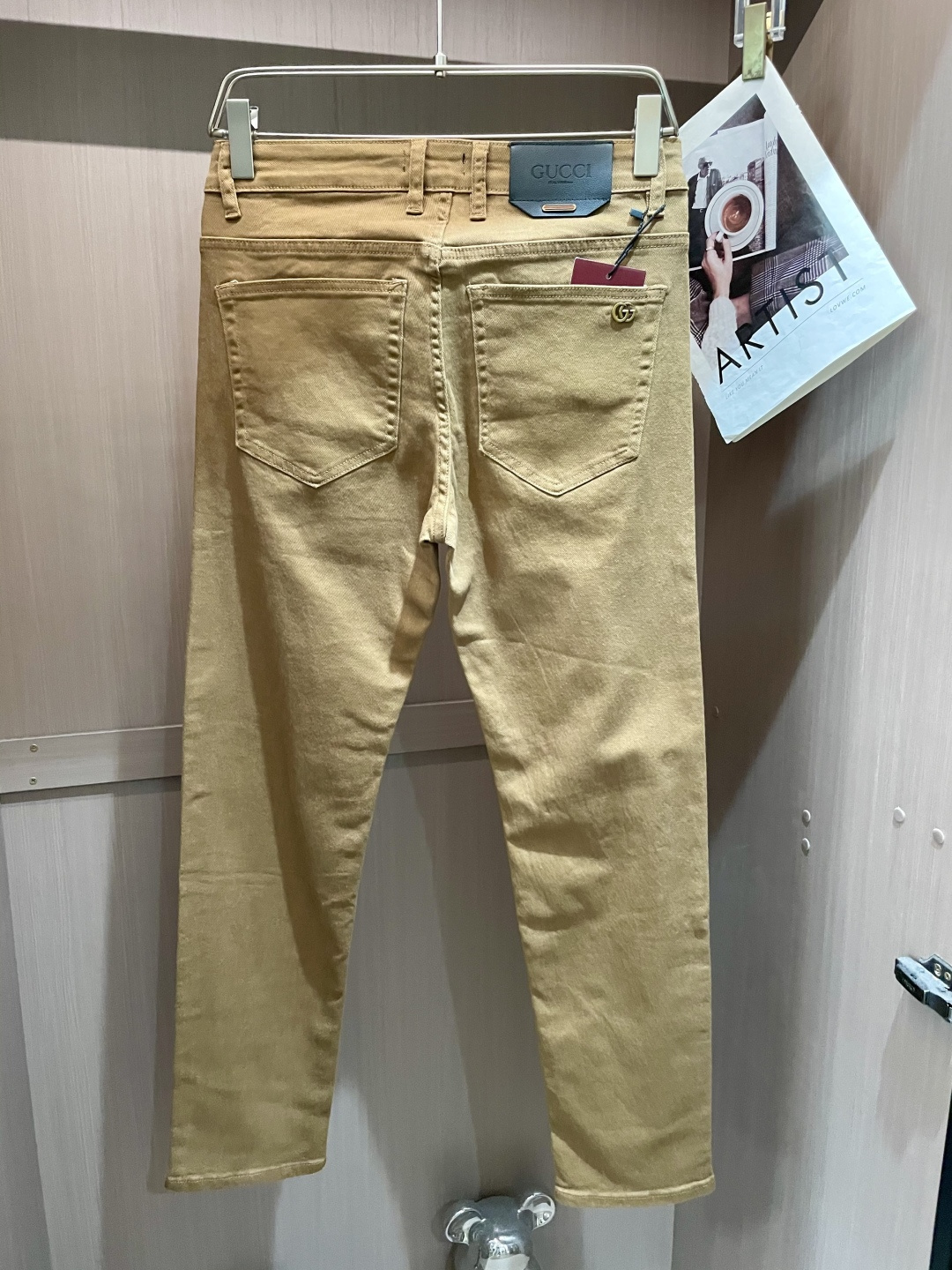 Gucc专柜最新同款牛仔裤 面料版型做工绝绝子好穿不挑身材在搭配上没有太多的限制 随意简洁的衬托其他单品