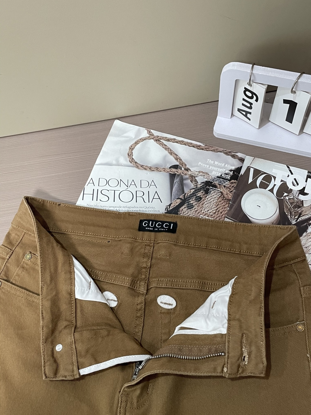 Gucc专柜最新同款牛仔裤 面料版型做工绝绝子好穿不挑身材在搭配上没有太多的限制 随意简洁的衬托其他单品