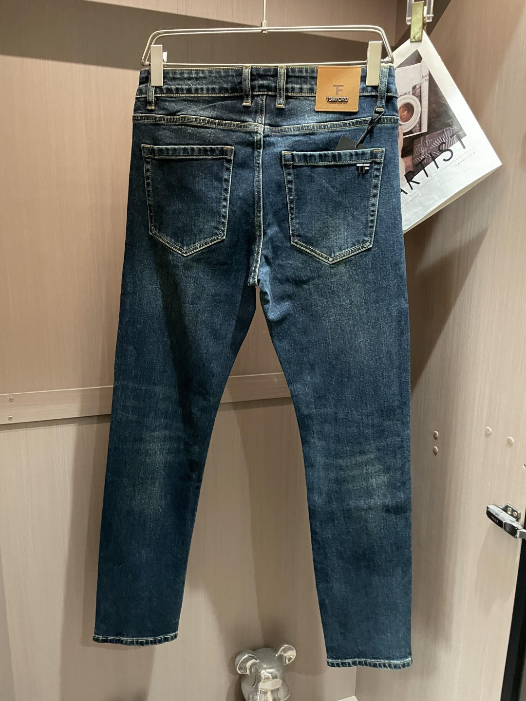 TF专柜最新同款牛仔裤 面料版型做工绝绝子好穿不挑身材在搭配上没有太多的限制 随意简洁的衬托其他单品，来