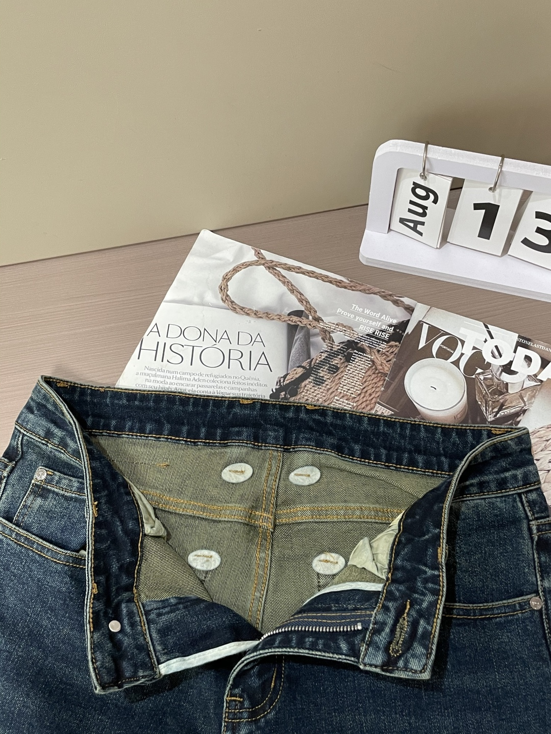 TF专柜最新同款牛仔裤 面料版型做工绝绝子好穿不挑身材在搭配上没有太多的限制 随意简洁的衬托其他单品，来