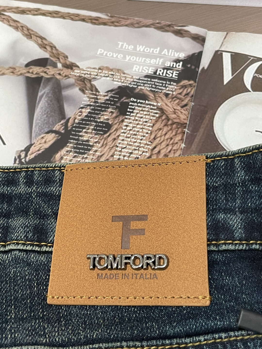 TF专柜最新同款牛仔裤 面料版型做工绝绝子好穿不挑身材在搭配上没有太多的限制 随意简洁的衬托其他单品，来