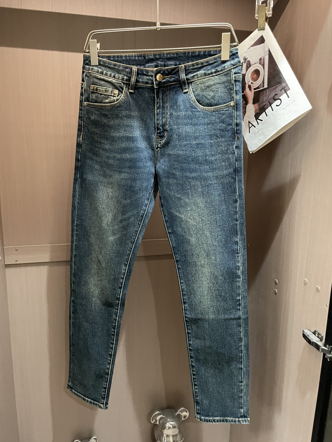 NO:523356,LP counter has the latest same style of jeans. The fabric style is excellent. It is easy to wear and not pick on the figure. There are no restrictions on matching. It can be simple to set off other items to show your style and posture~ A full set of original hardware accessories, top-level creation. It can be matched with any style of items, matched with various T-shirts/shirts, knitted jackets. You don’t have to worry about matching when going out on a daily basis. Size 29-40,,loro piano,jeans,jackets & coats,shirts,tees,t-shirt,alexander wang19860909LP 专柜最新同款牛仔裤 面料版型做工绝绝子 好穿不挑身材在搭配上没有太多的限制 随意简洁的衬托其他单品,来展现自己的风格姿态～ 全套原版五金辅料,顶级打造 可以百搭任何风格的单品,搭配各种T恤／衬衫,针织外套都可,日常外出不必再为搭配而烦恼了 尺码 29-40,,loro piana,jeans,jackets & coats,shirts,tees，t-shirt,alexander wang,Men's clothing