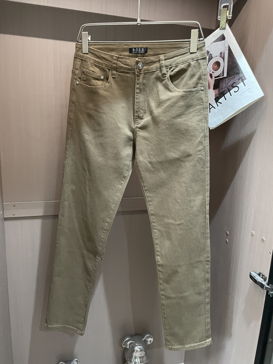 NO:523357,Boss counter has the latest same style of jeans. The fabric style is absolutely craftsmanship. It is easy to wear and not pick on the figure. There are no restrictions on matching. It can be simple to set off other items to show your style and posture~ A full set of original hardware accessories, top-level creation. It can be matched with any style of items, matched with various T-shirts/shirts, knitted jackets. You don’t have to worry about matching when going out on a daily basis. Size 29-40,,jeans,jackets & coats,shirts,tees,t-shirt,alexander wang19860909Boss  专柜最新同款牛仔裤 面料版型做工绝绝子 好穿不挑身材在搭配上没有太多的限制 随意简洁的衬托其他单品,来展现自己的风格姿态～ 全套原版五金辅料,顶级打造 可以百搭任何风格的单品,搭配各种T恤／衬衫,针织外套都可,日常外出不必再为搭配而烦恼了 尺码 29-40,,jeans,jackets & coats,shirts,tees，t-shirt,alexander wang,Men's clothing