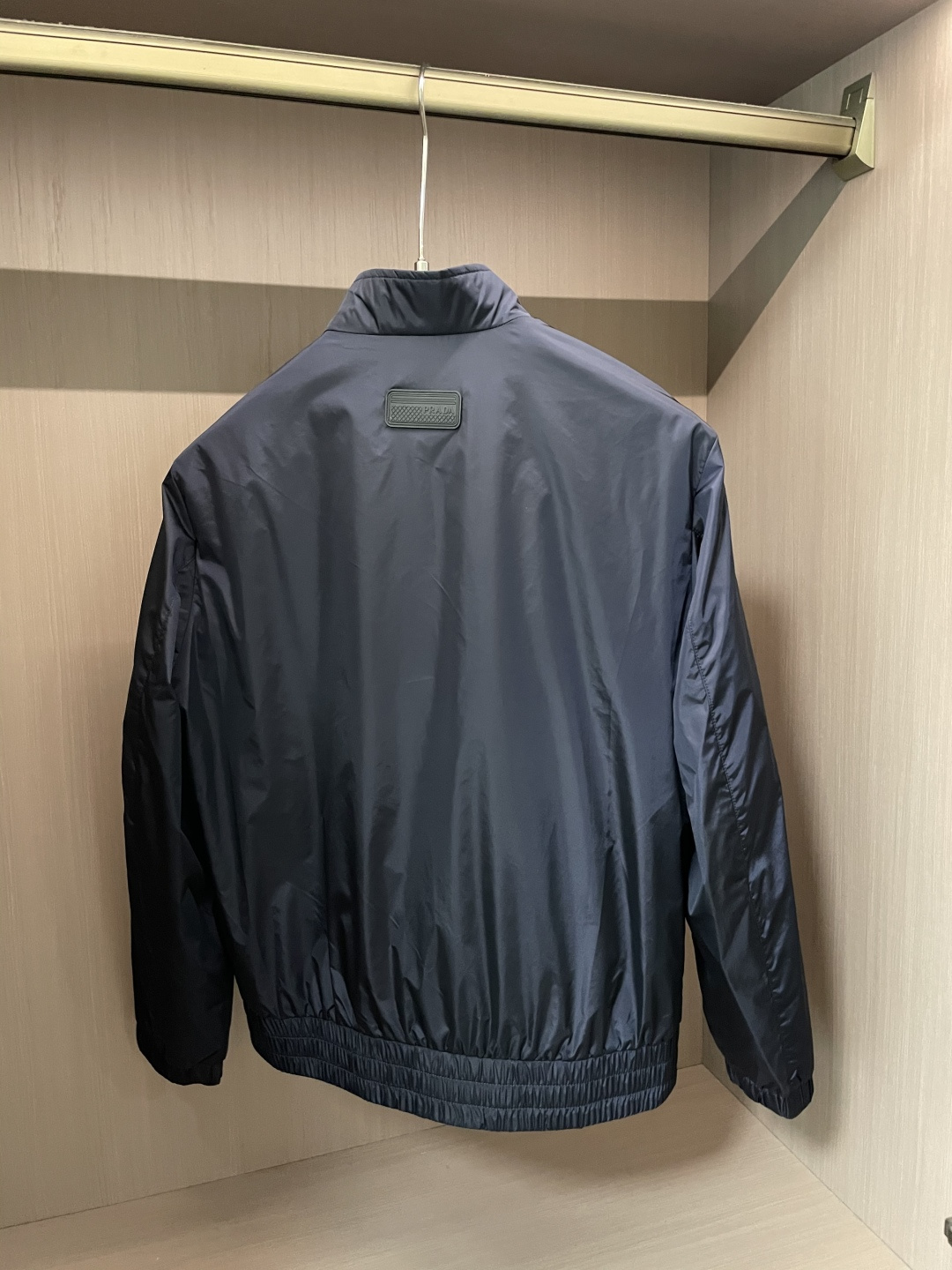 PRADA 2025秋冬休闲夹克外套，最新时尚休闲拉链夹克，时尚夹克外套!贸易公司渠道稀出，同步官网发售