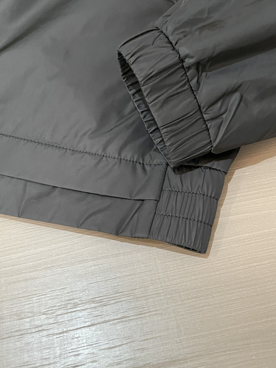 PRADA 2025秋冬休闲夹克外套，最新时尚休闲拉链夹克，时尚夹克外套!贸易公司渠道稀出，同步官网发售