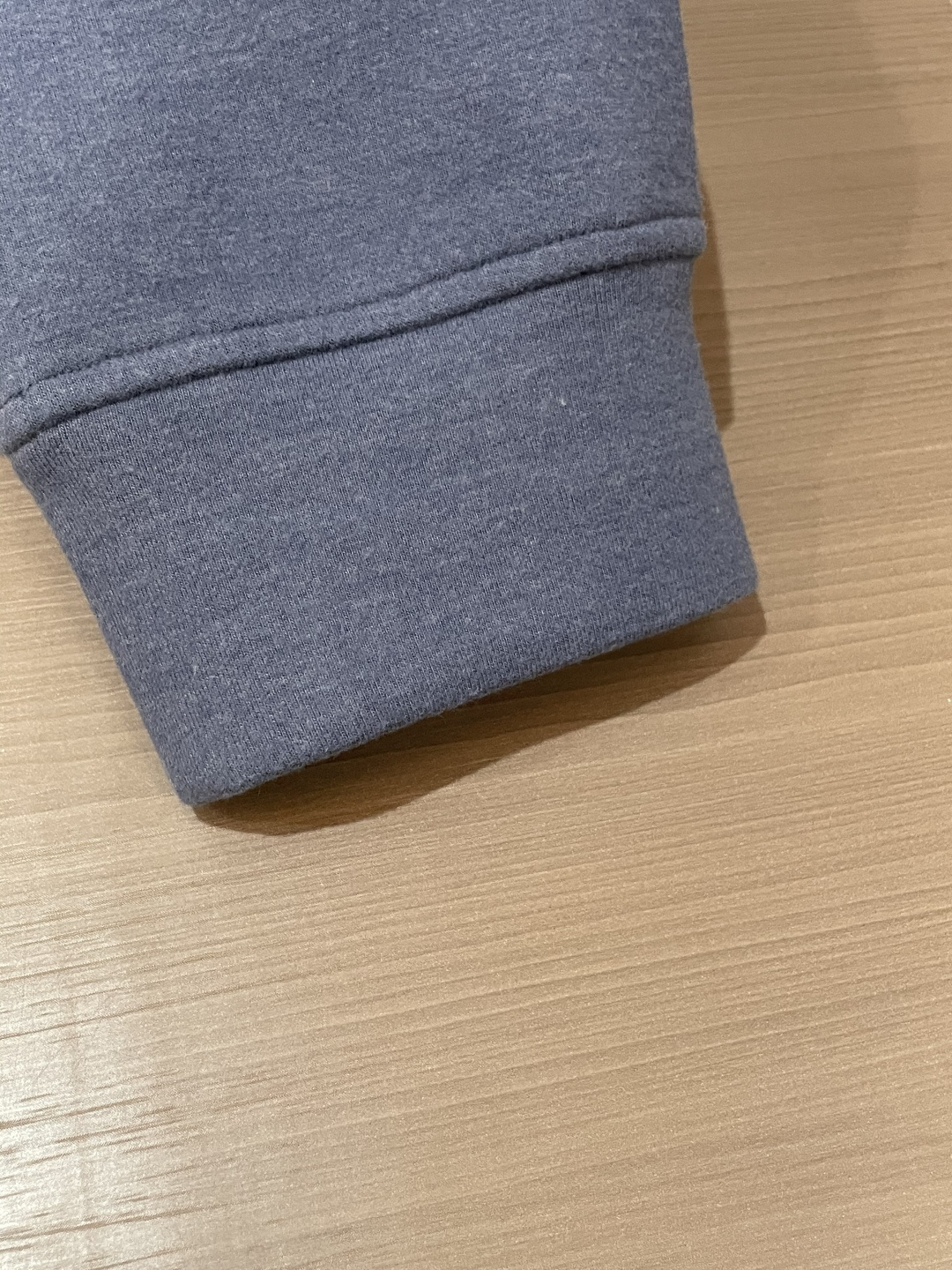 Hermès 2025秋冬卫衣｜奢牌质感与日常松弛感的绝妙融合Hermès这款卫衣，真的把高级感和舒适度