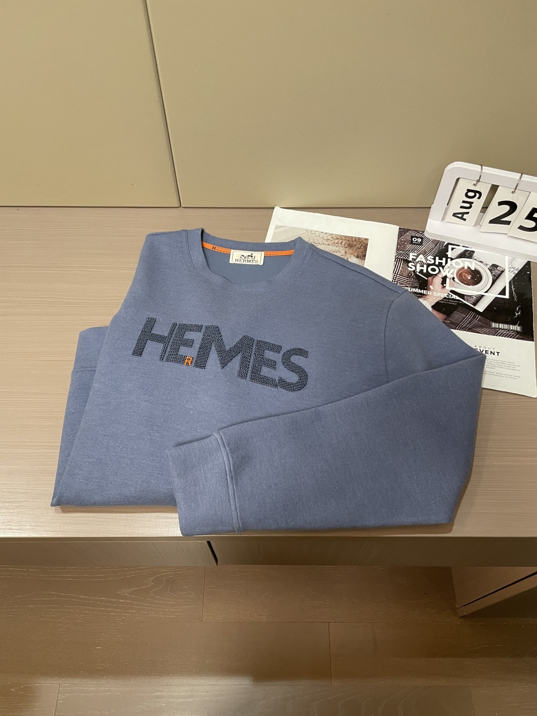 Hermès 2025秋冬卫衣｜奢牌质感与日常松弛感的绝妙融合Hermès这款卫衣，真的把高级感和舒适度