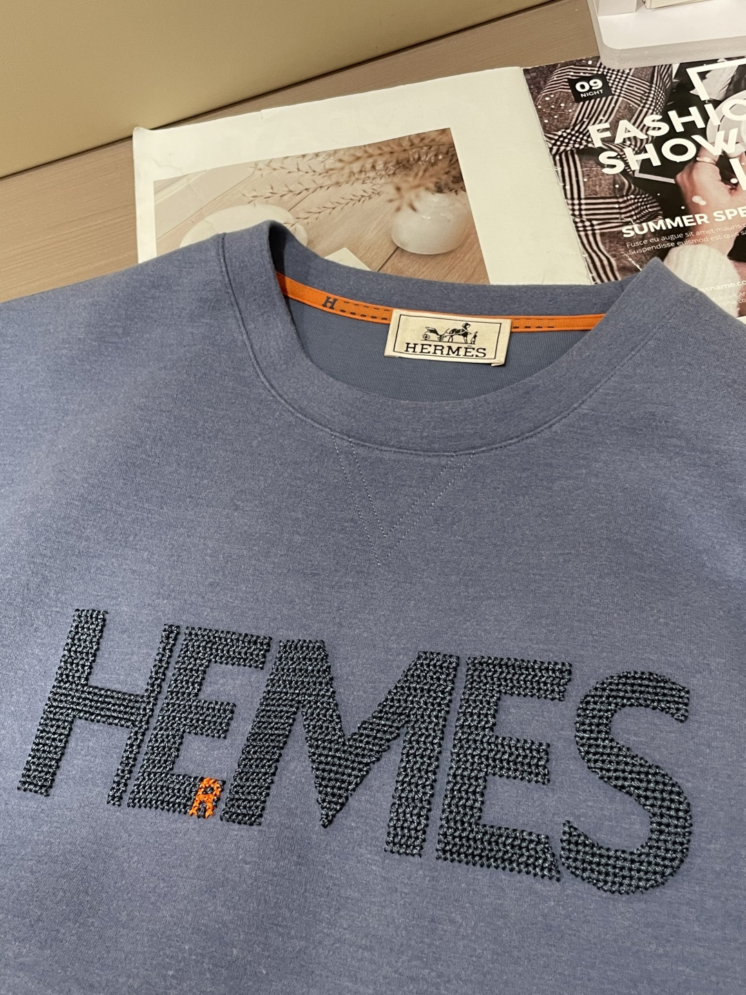 Hermès 2025秋冬卫衣｜奢牌质感与日常松弛感的绝妙融合Hermès这款卫衣，真的把高级感和舒适度