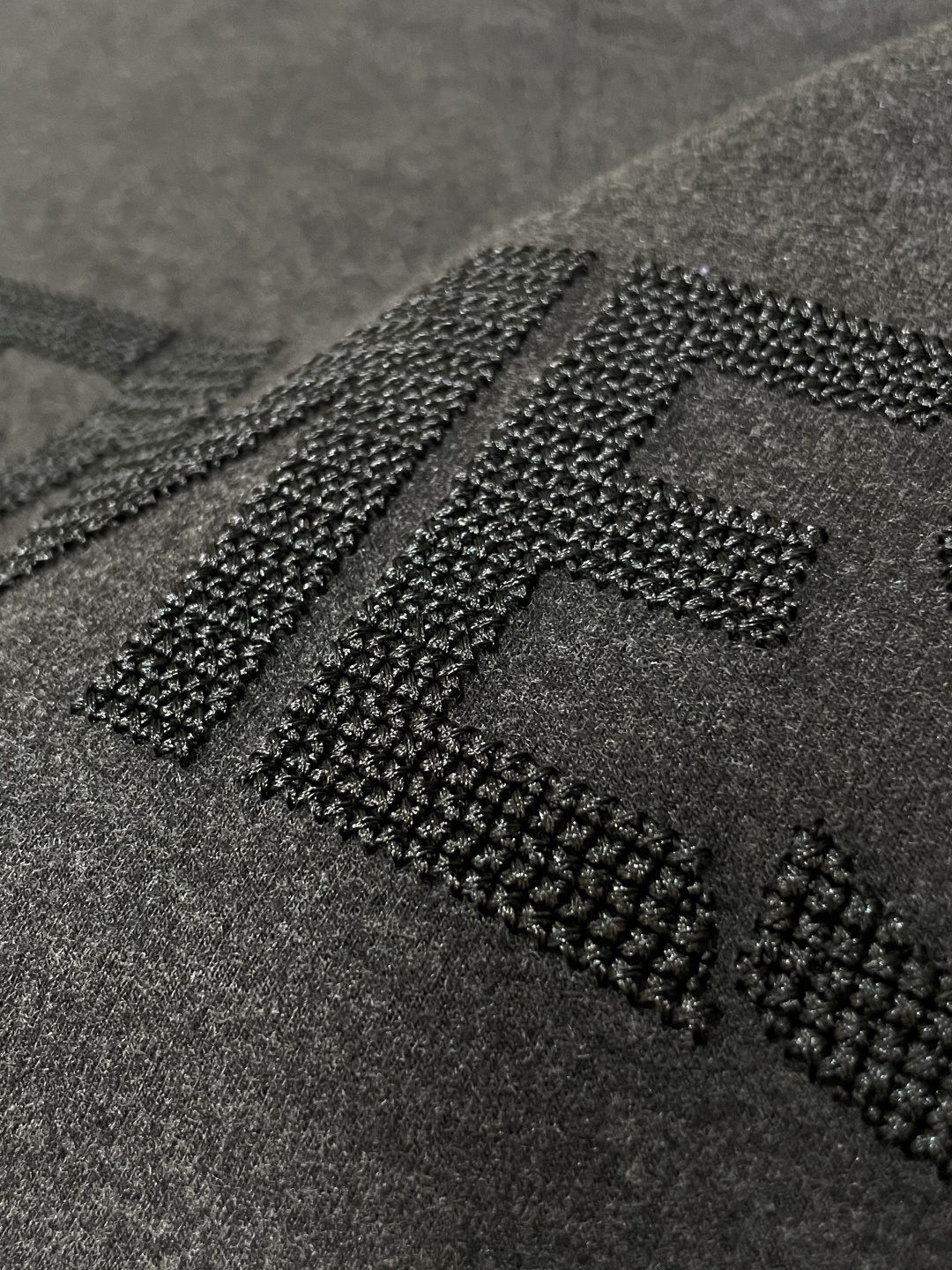 Hermès 2025秋冬卫衣｜奢牌质感与日常松弛感的绝妙融合Hermès这款卫衣，真的把高级感和舒适度