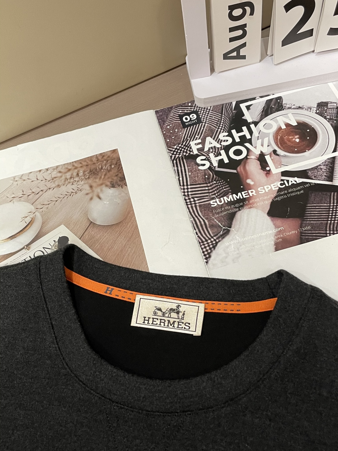 Hermès 2025秋冬卫衣｜奢牌质感与日常松弛感的绝妙融合Hermès这款卫衣，真的把高级感和舒适度