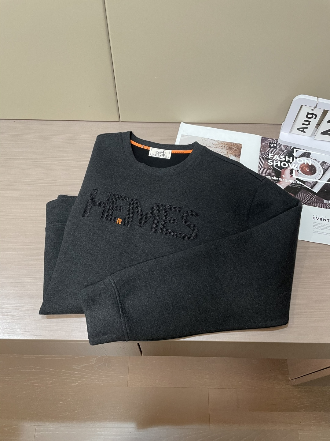 Hermès 2025秋冬卫衣｜奢牌质感与日常松弛感的绝妙融合Hermès这款卫衣，真的把高级感和舒适度