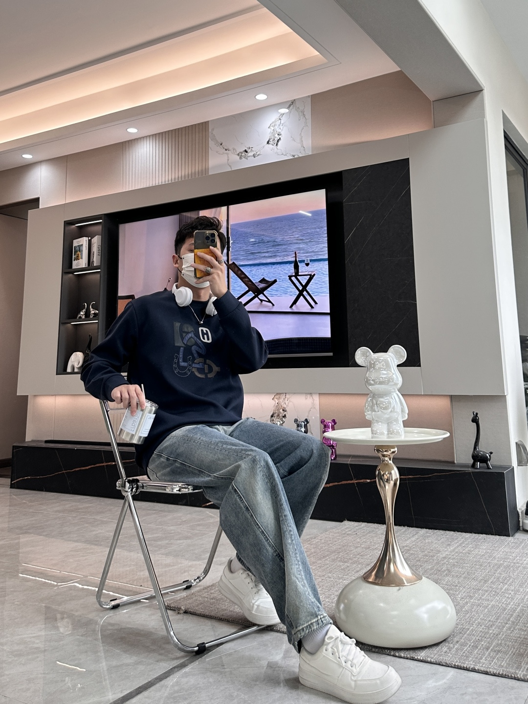 Her&爱家··2025秋冬新款圆领套头卫衣采用进口高支数羊毛混纺面料，立挺有型，抗皱不沾灰。定制衣领和