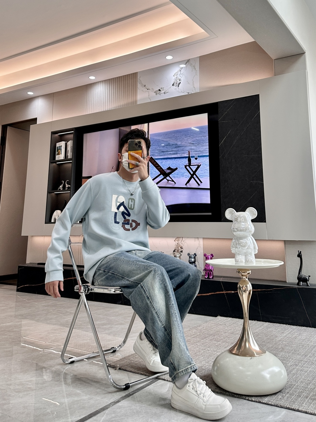 Her&爱家··2025秋冬新款圆领套头卫衣采用进口高支数羊毛混纺面料，立挺有型，抗皱不沾灰。定制衣领和