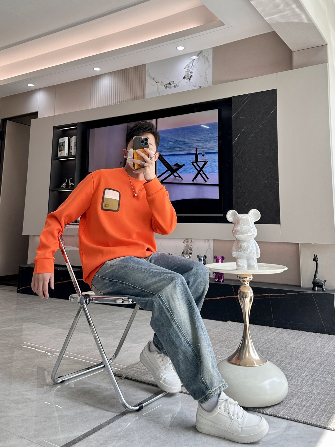 Her&爱家··2025秋冬新款圆领套头卫衣采用进口高支数羊毛混纺面料，立挺有型，抗皱不沾灰。定制衣领和