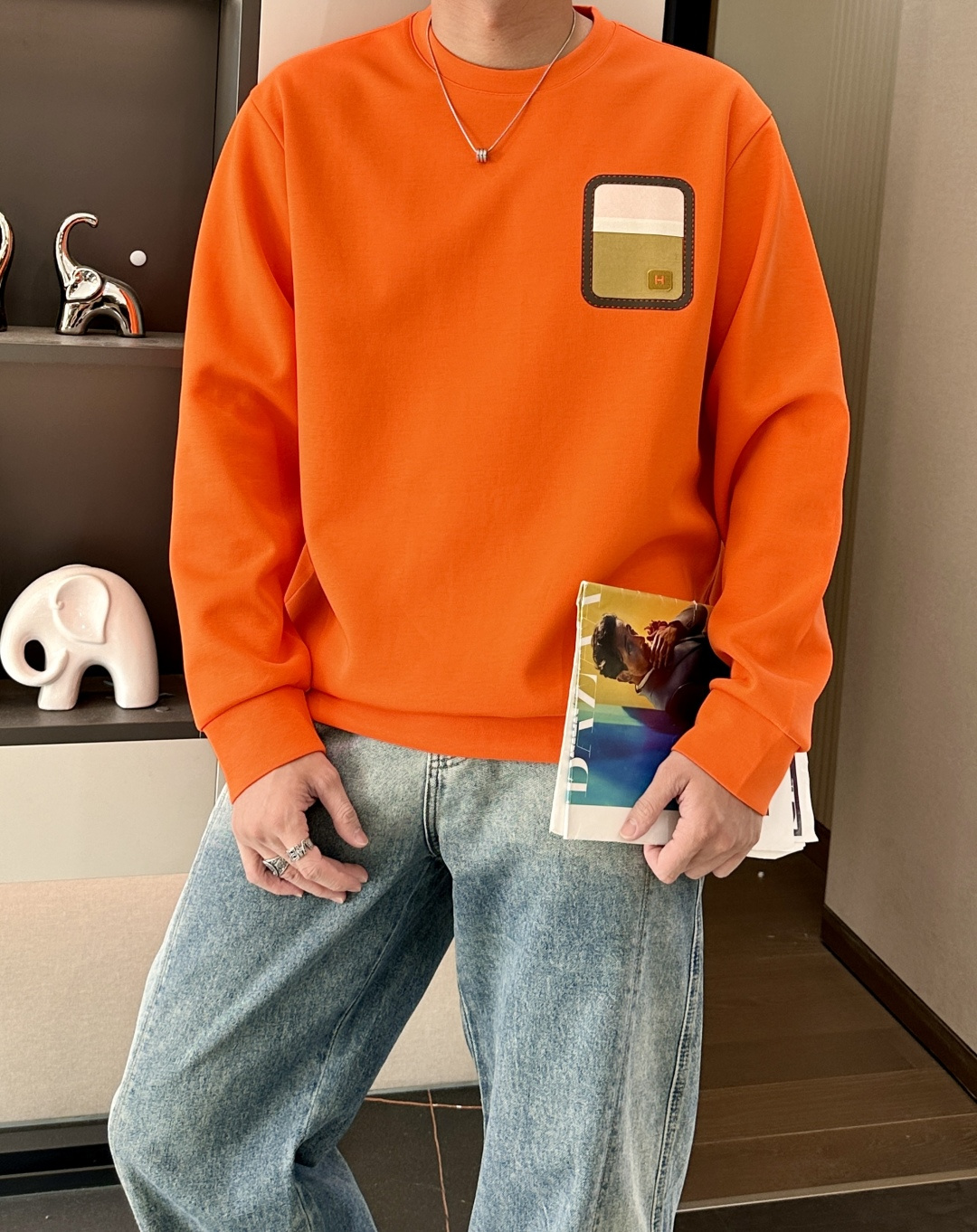 NO:691276,New Year's Day Carnival Special Offer Size L-3XL Her&Love 2025 Autumn and Winter New Round Neck Pullover Sweatshirt Made of imported high-count wool blended fabric, upright and stylish, wrinkle-resistant and dust-free. Customized collar and cuff ribbing, not easy to deform; The pocket design on the chest is created by combining a variety of craftsmanship, which is exquisite and layered, and three-dimensional and lifelike!  Highly recognizable!  Moderate density!  Good craftsmanship and good fabrics can make you wear good taste, hoodie, sweatshirts,19860909元旦狂欢 特价 码数L-3XL Her&爱家··2025秋冬新款圆领套头卫衣 采用进口高支数羊毛混纺面料,立挺有型,抗皱不沾灰.定制衣领和袖口罗纹,不易变形； 胸口结合多种工艺打造出来的口袋设计,大气精致而富有层次感,立体逼真！辨识度极高！密度适中！好工艺好面料才能穿出好品味,,hoodie,sweatshirts,,Men's clothing