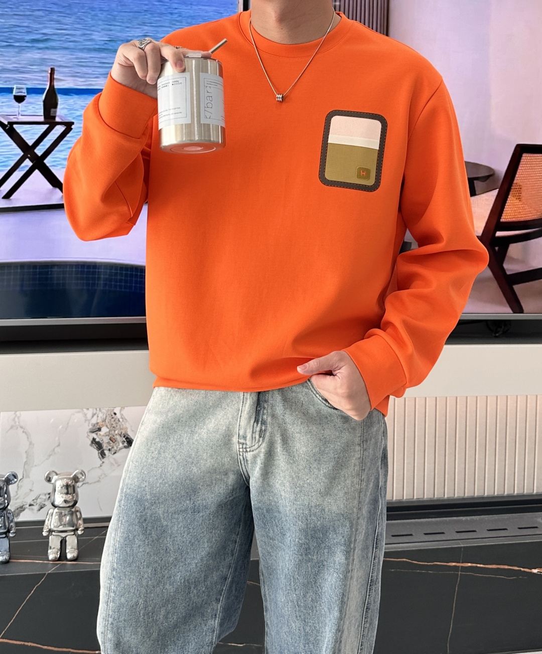 Her&爱家··2025秋冬新款圆领套头卫衣采用进口高支数羊毛混纺面料，立挺有型，抗皱不沾灰。定制衣领和