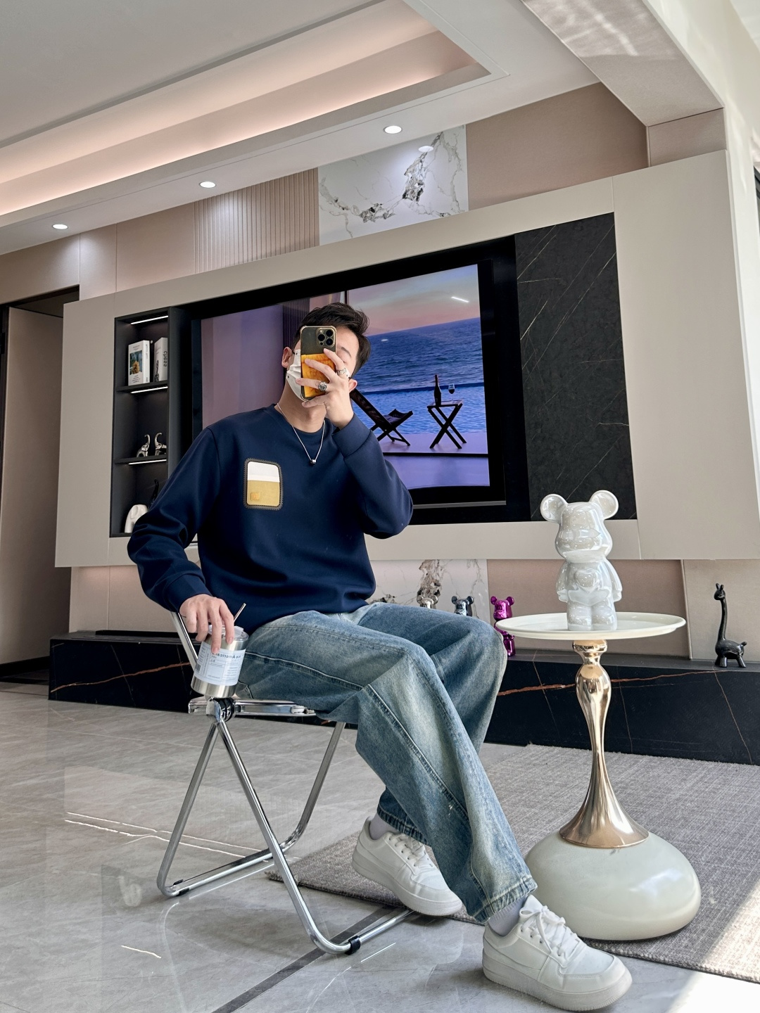 Her&爱家··2025秋冬新款圆领套头卫衣采用进口高支数羊毛混纺面料，立挺有型，抗皱不沾灰。定制衣领和