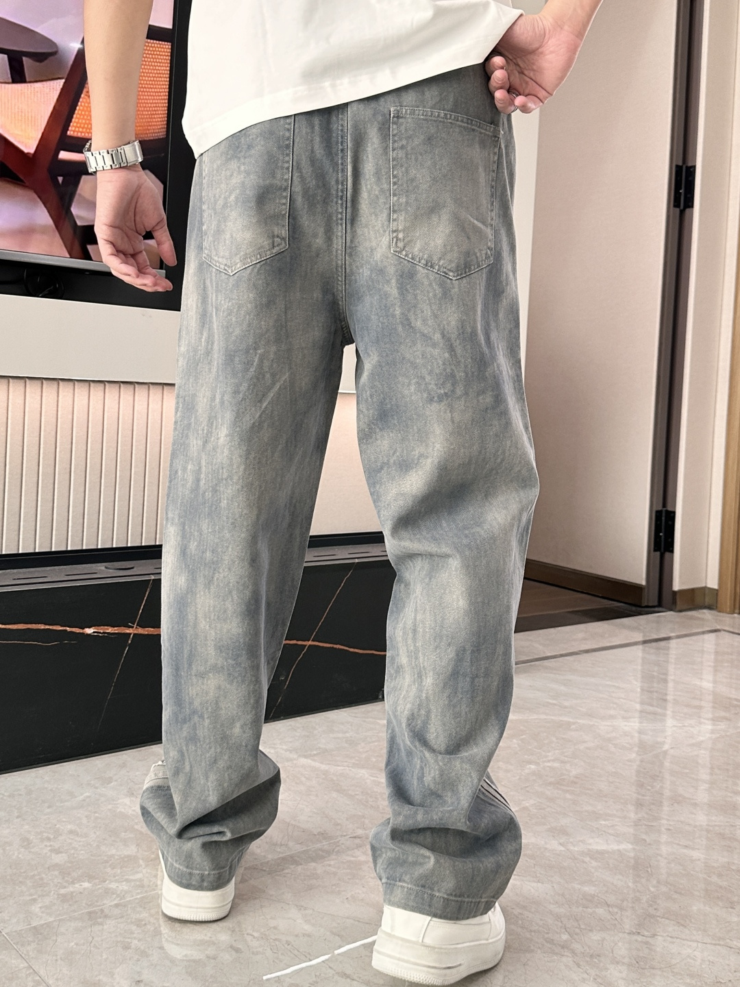 圣罗兰 2025秋冬最新休闲裤 潮人必备 版型超赞，能很好的修复各种腿型，非常个性！柔软排汗，舒适度极高