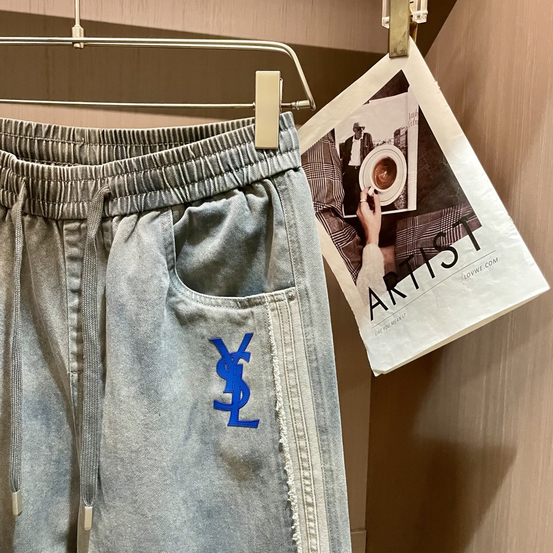 圣罗兰 2025秋冬最新休闲裤 潮人必备 版型超赞，能很好的修复各种腿型，非常个性！柔软排汗，舒适度极高